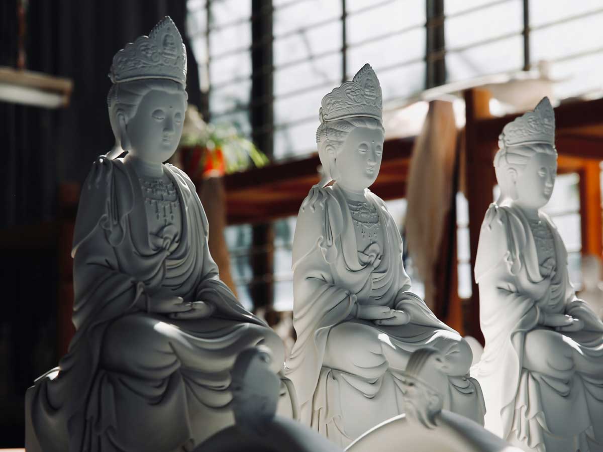 Custom-Made Statues with Correct Placement Instructions
